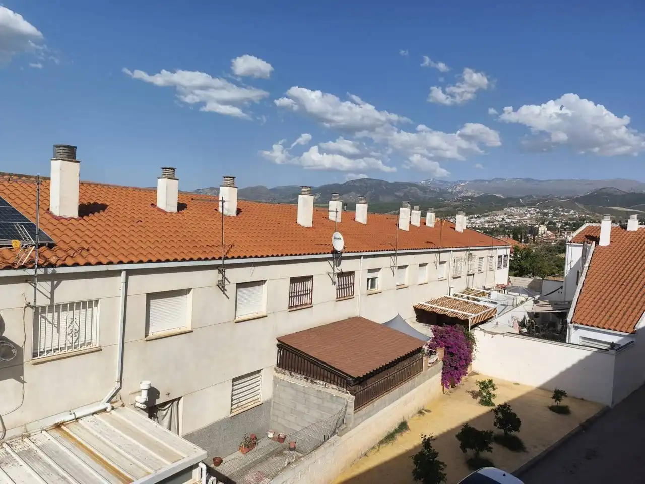Vista exterior de Casa o chalet en venta en Ogíjares con Aire acondicionado