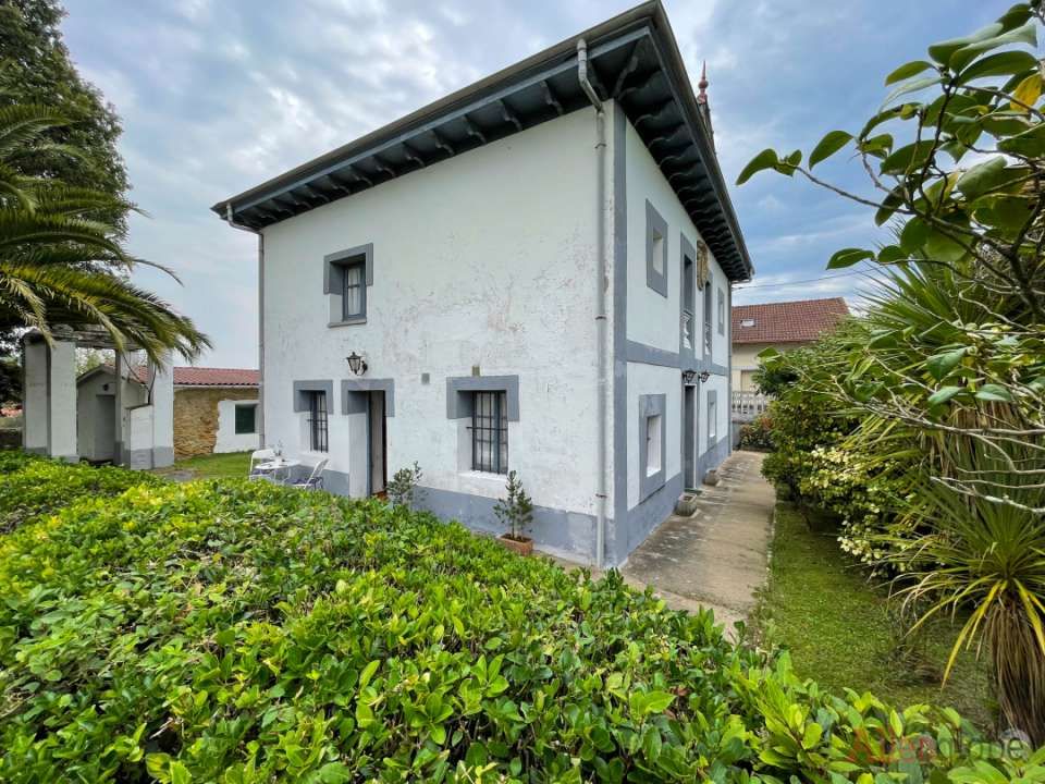 Vista exterior de Casa o chalet en venta en Llanera con Calefacción, Jardín privado y Balcón