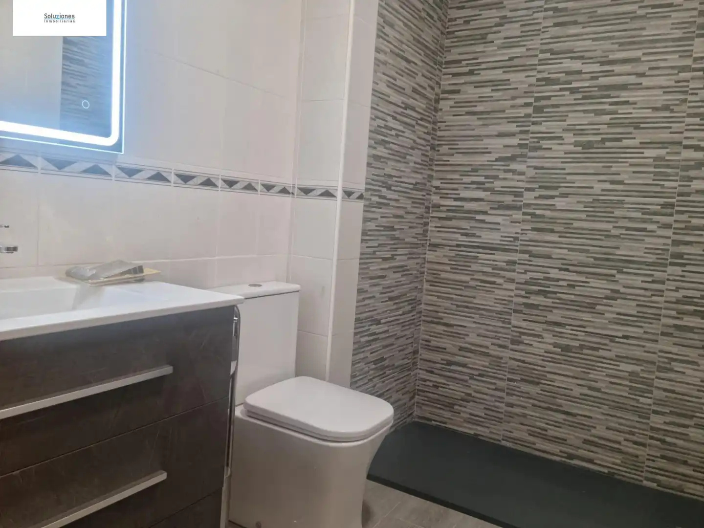 Bany de Pis en venda en Albacete amb Calefacció, Traster i Balcó