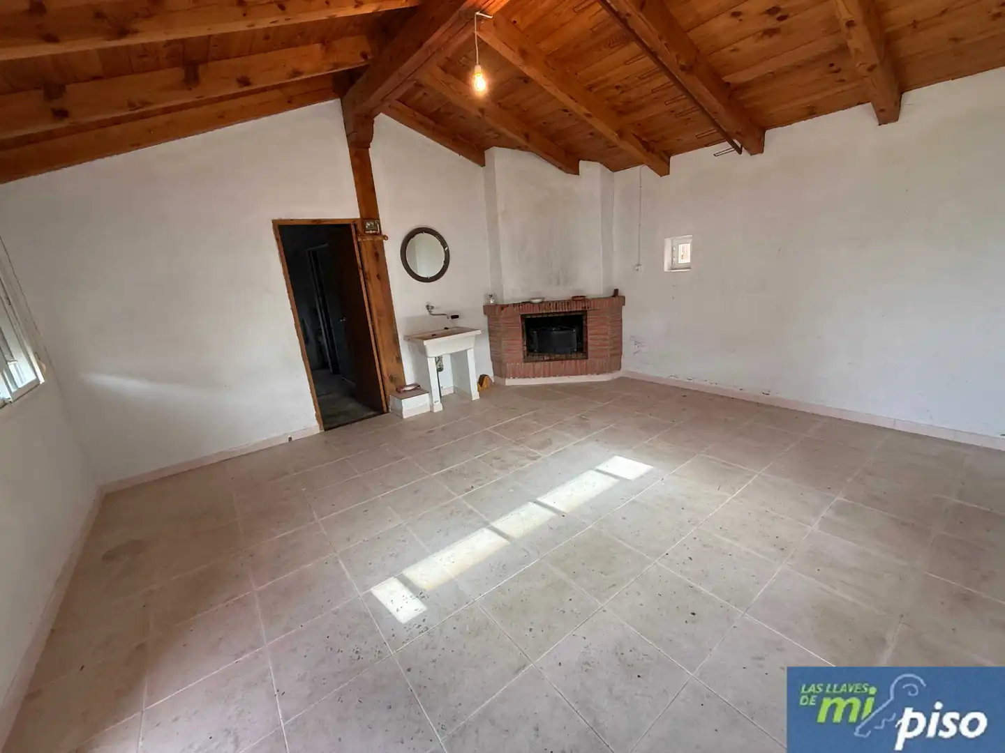 Sala d'estar de Casa o xalet en venda en Santovenia de Pisuerga amb Calefacció, Jardí privat i Parquet