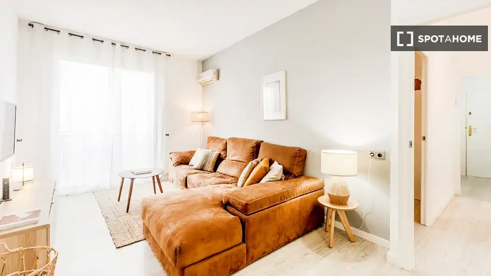 Sala de estar de Piso para compartir en Barcelona con Aire acondicionado, Calefacción y Amueblado