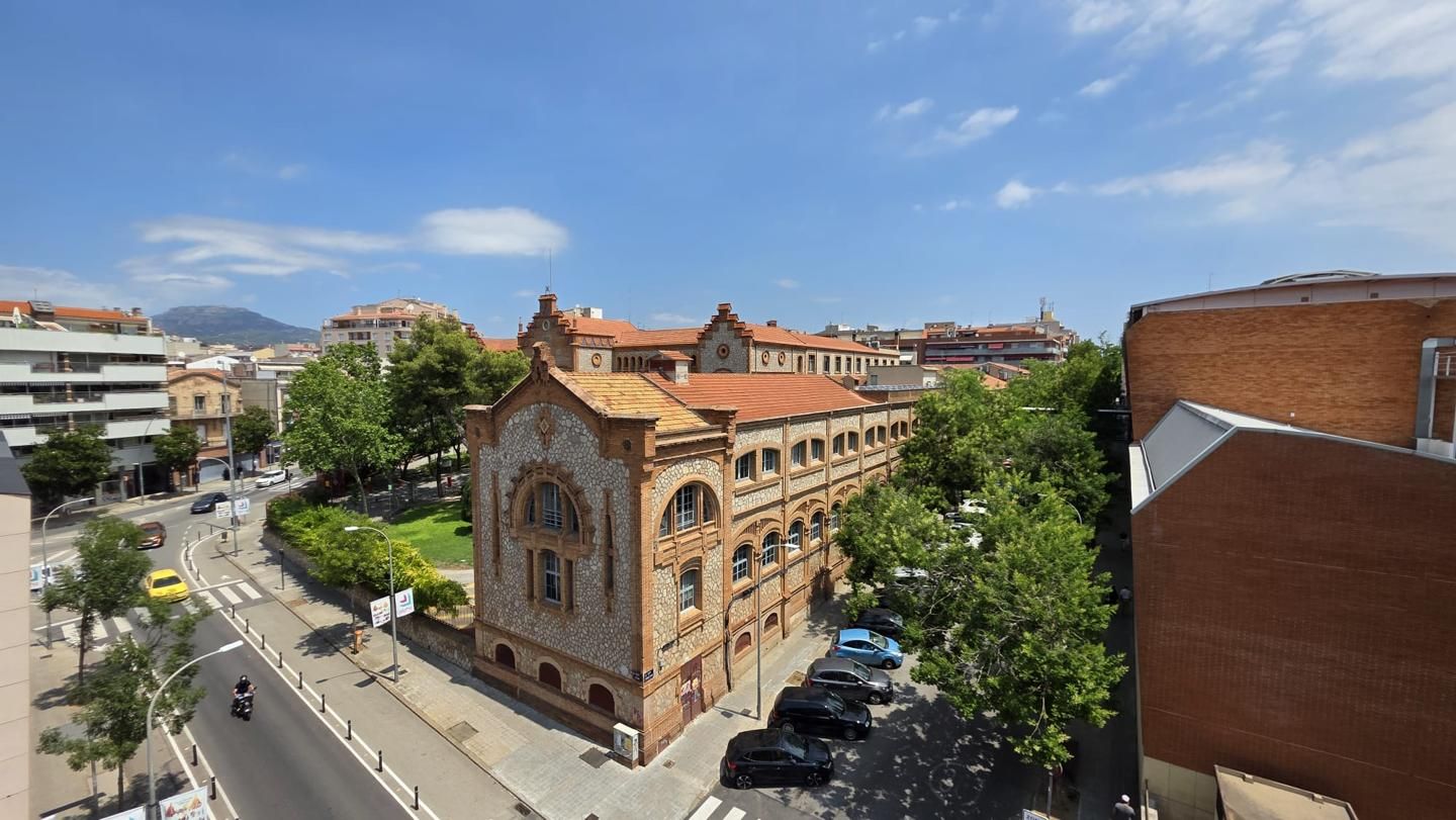 Exterior view of Attic to rent in Terrassa  with Heating, Parquet flooring and Terrace