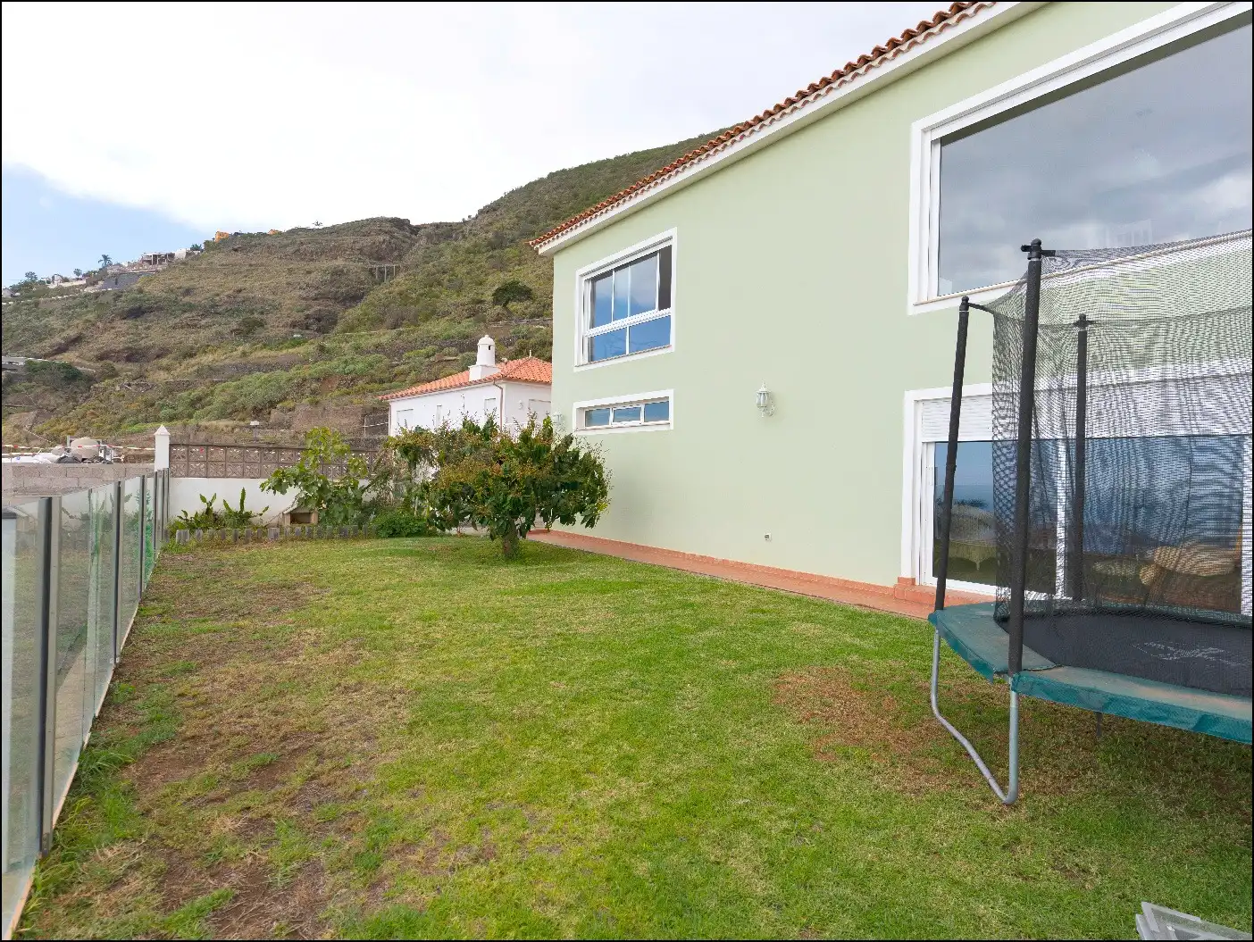 Vista exterior de Casa o xalet en venda en La Orotava amb Jardí privat, Terrassa i Traster
