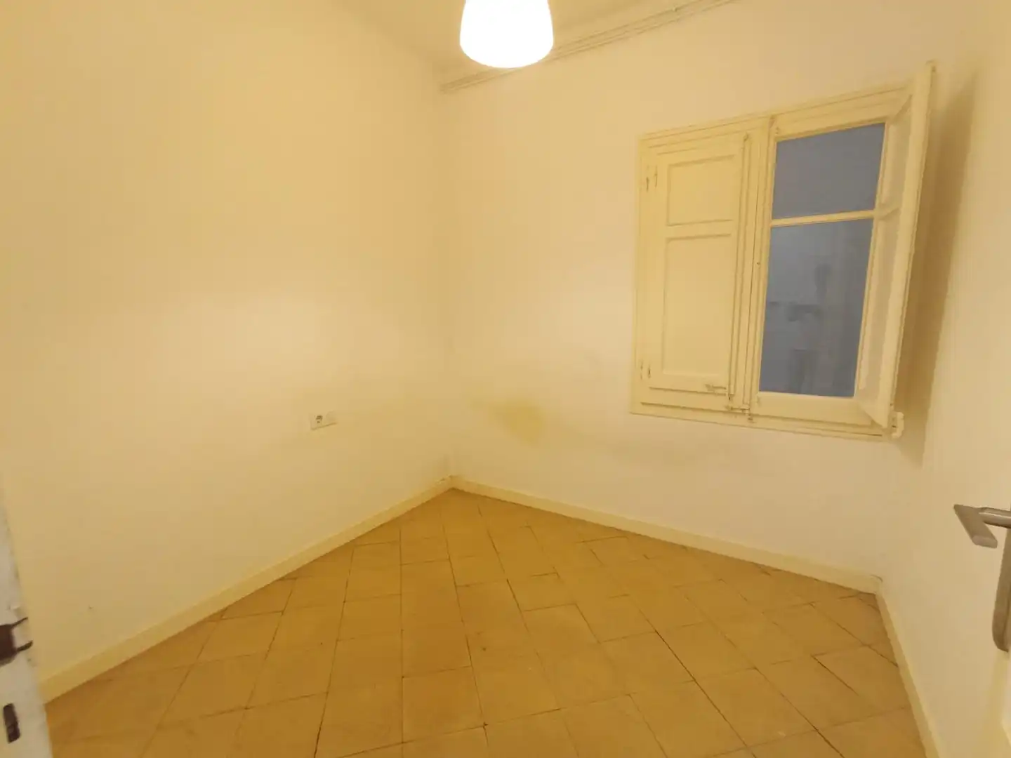 Piso en venta en Barcelona con Calefacción y Horno