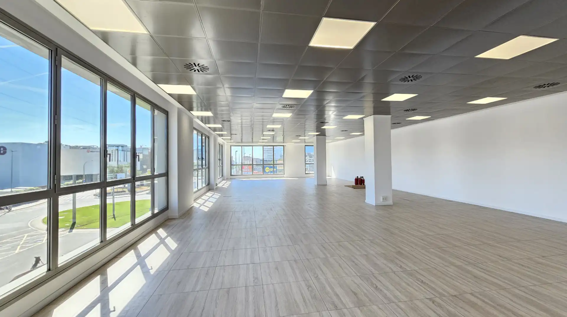 Büro zur Miete in Sant Joan Despí mit Klimaanlage und Alarm