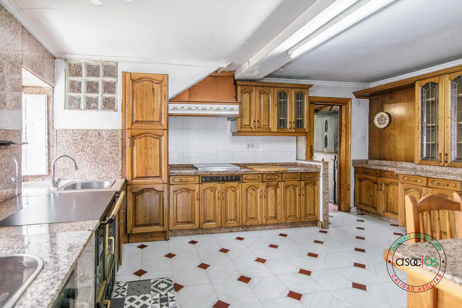 Cocina de Casa o chalet en venta en Las Regueras   con Calefacción y Jardín privado