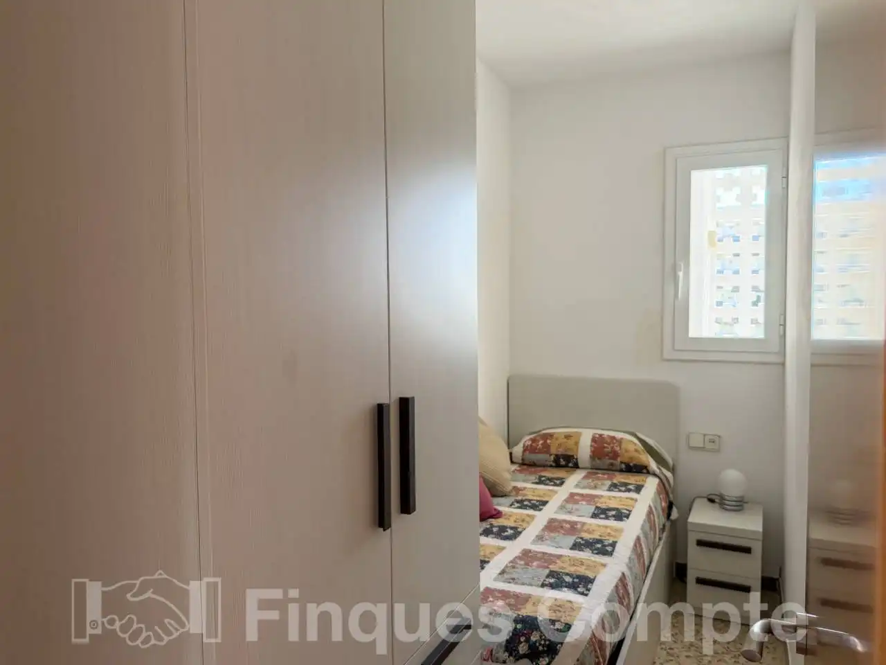 Dormitori de Apartament en venda en Roda de Berà amb Terrassa i Moblat