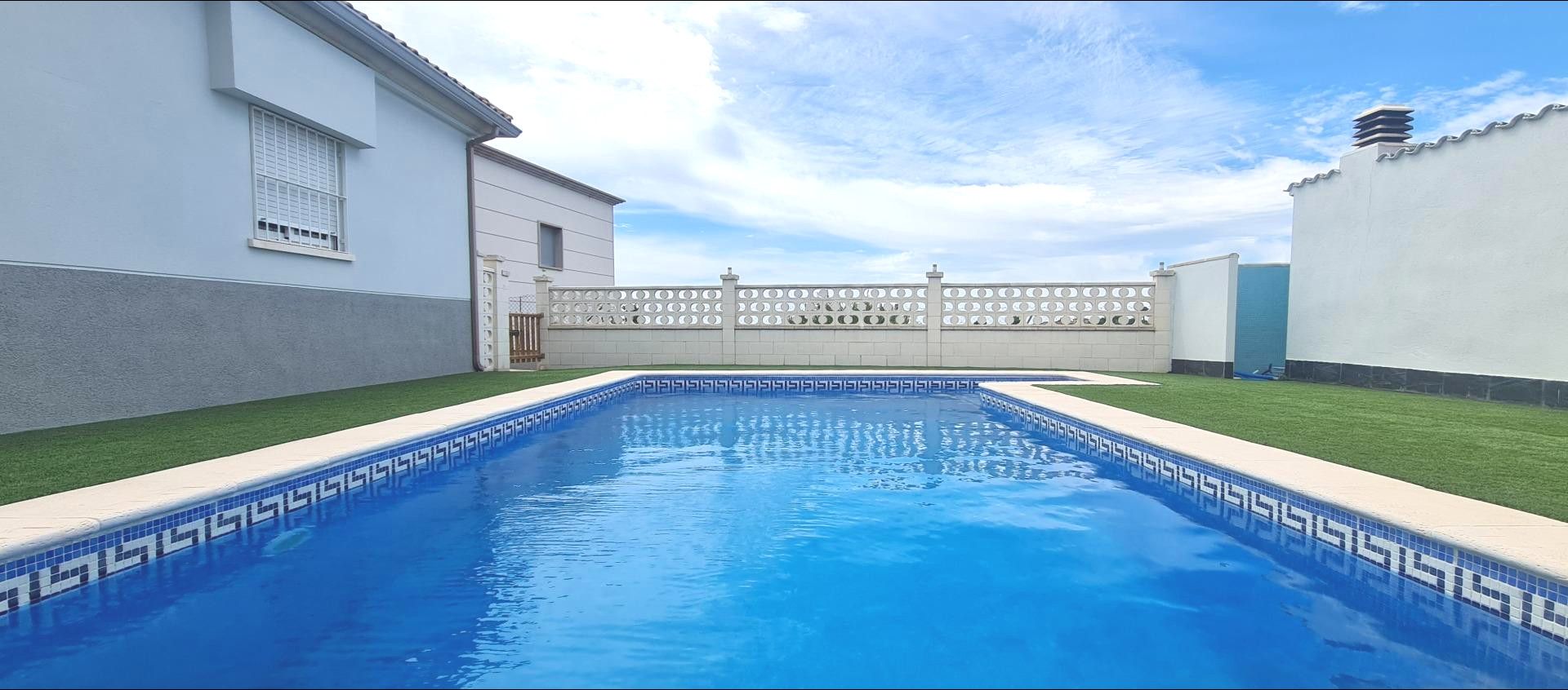 Swimming pool of House or chalet for sale in Calafell  with Air Conditioner, Heating and Private garden