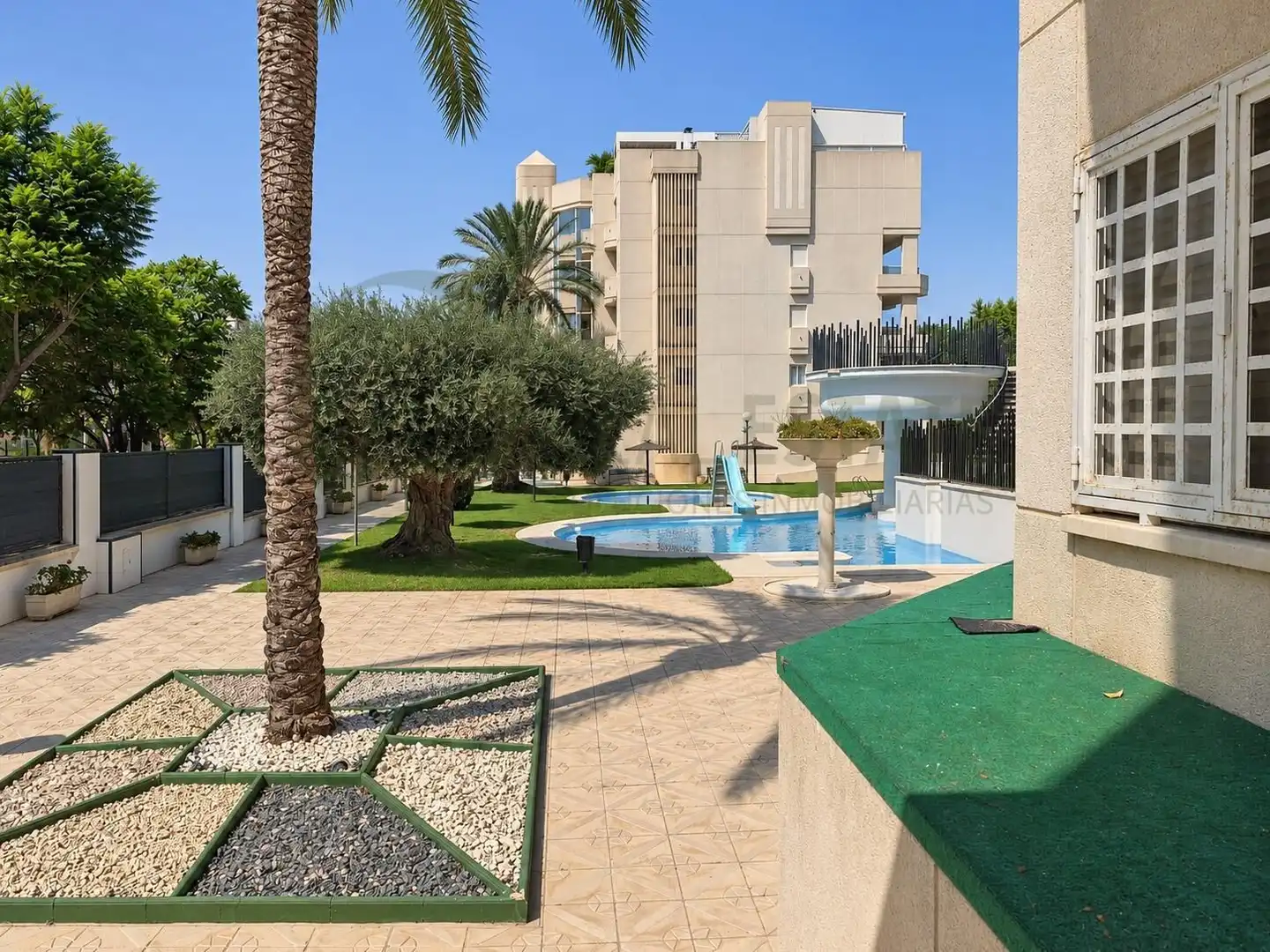 Vista exterior de Pis en venda en Sant Joan d'Alacant amb Aire condicionat, Calefacció i Jardí privat