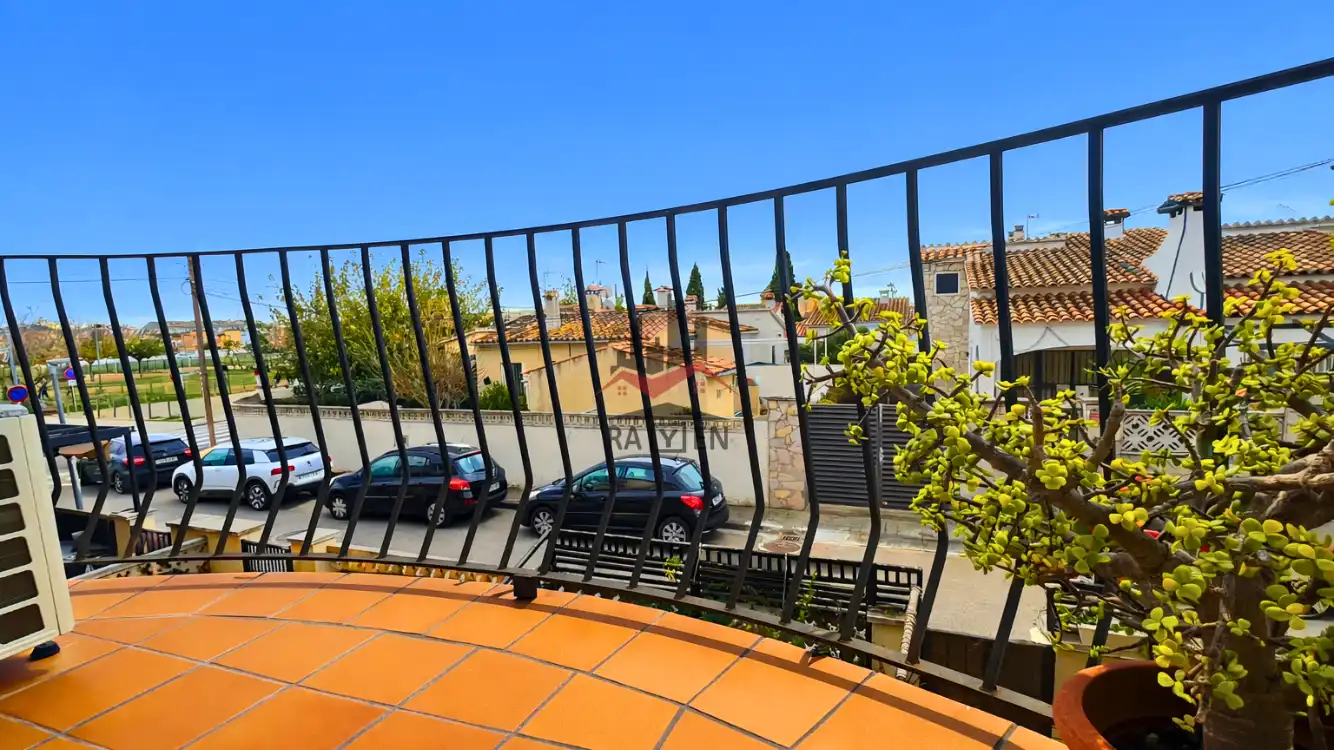 Casa adosada en venda a Puigmal - Mas Nou