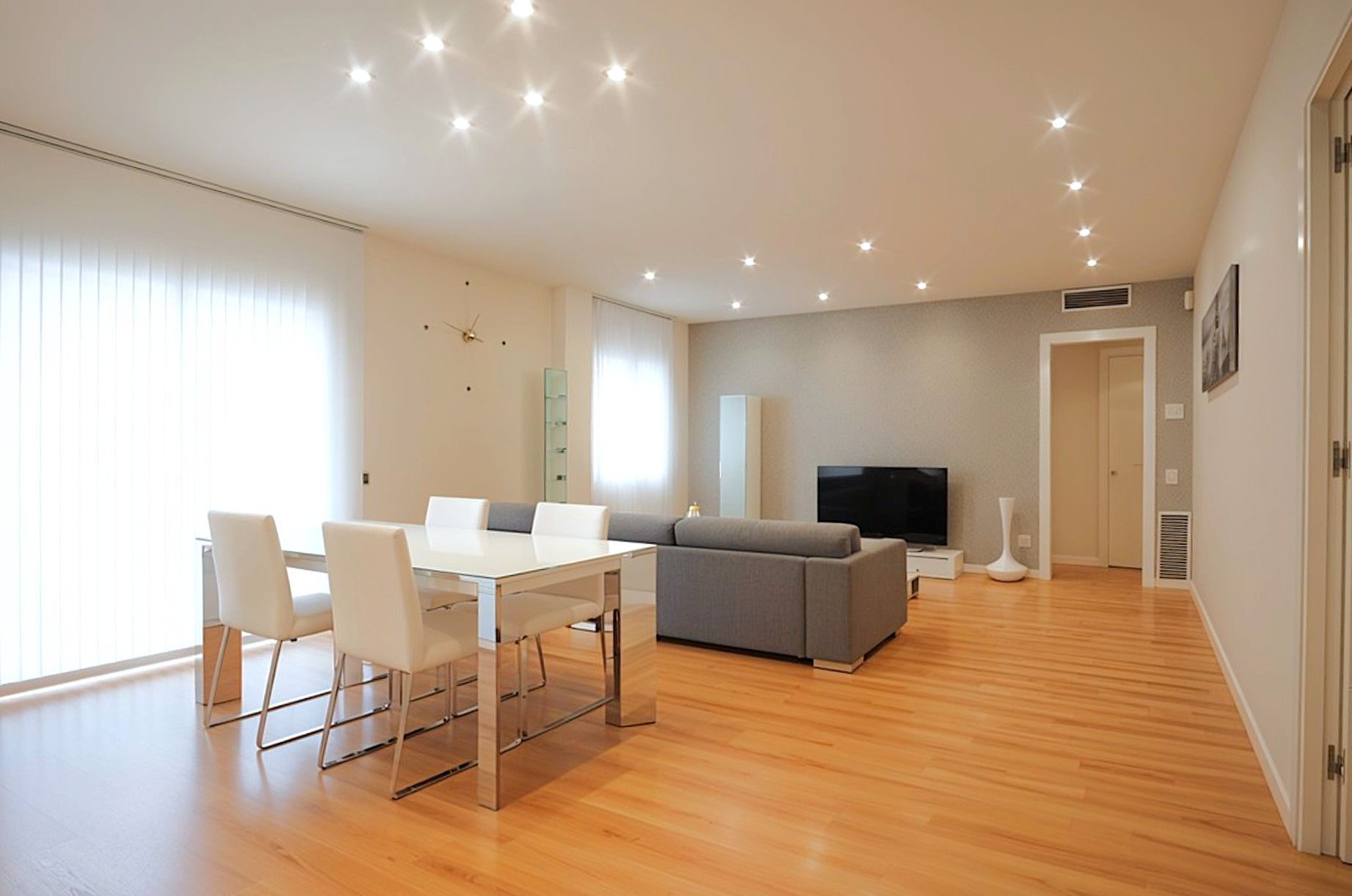 Living room of Flat for sale in  Barcelona Capital  with Air Conditioner, Heating and Parquet flooring