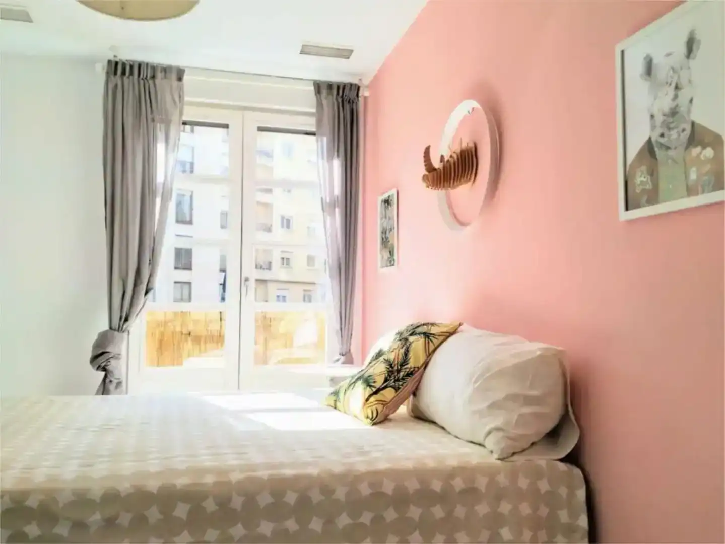 Schlafzimmer von Wohnung zur Miete in  Zaragoza Capital mit Klimaanlage und Balkon
