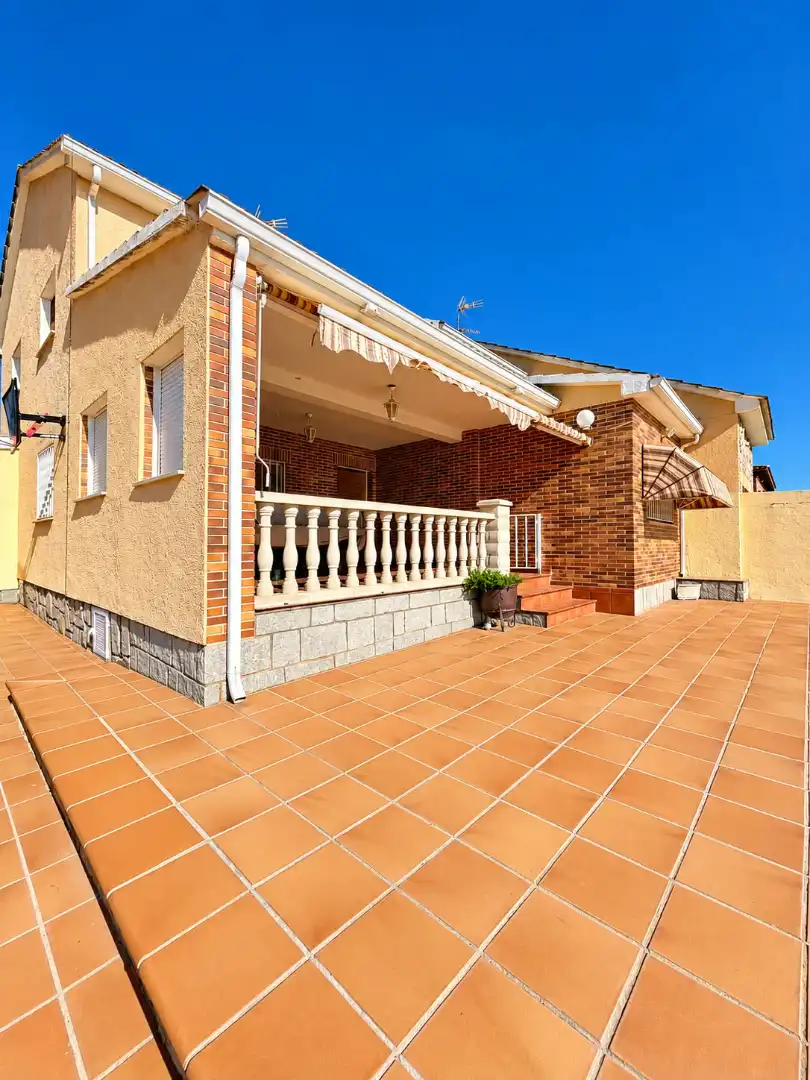 Casa bifamiliare con piscina in vendita a Villa del Prado, imagen 43