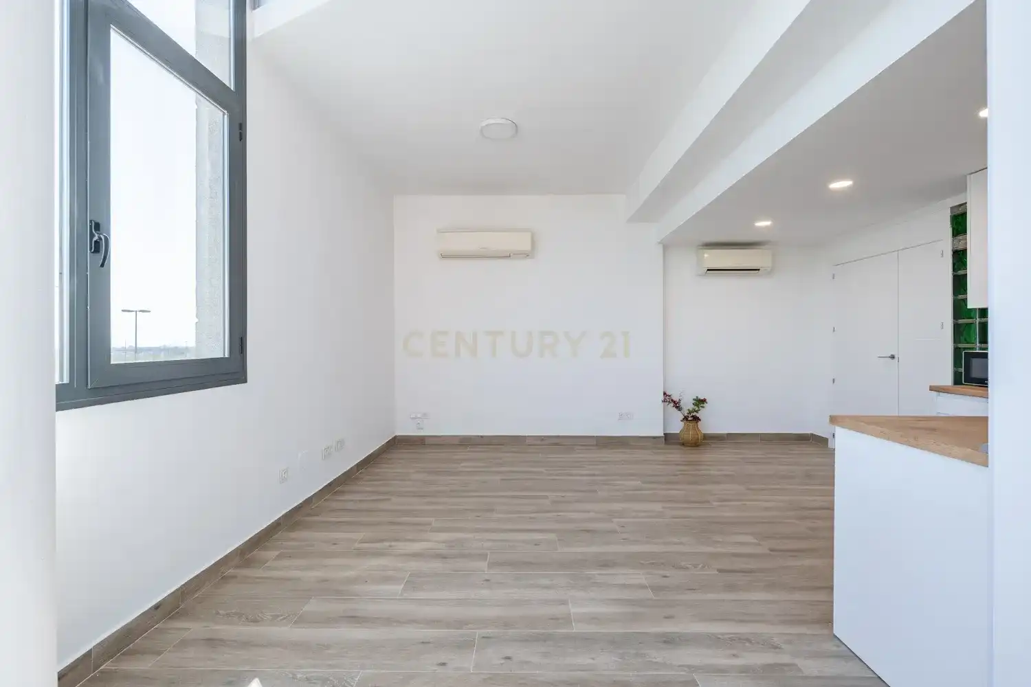 Living room of Apartments for sale in Alcorcón  with Air Conditioner, Storage room and Oven