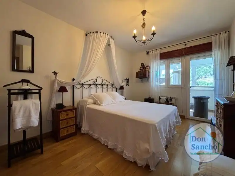 Habitación de Casa adosada en venta en Cabezón de Pisuerga con Calefacción, Jardín privado y Terraza