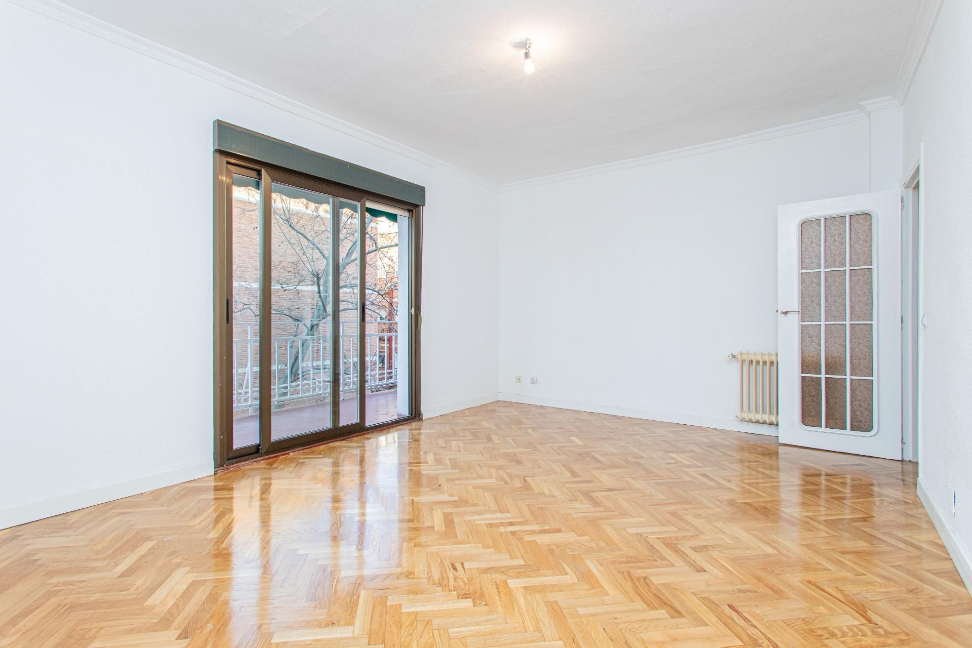 Dormitori de Pis de lloguer en  Madrid Capital amb Terrassa i Piscina comunitària