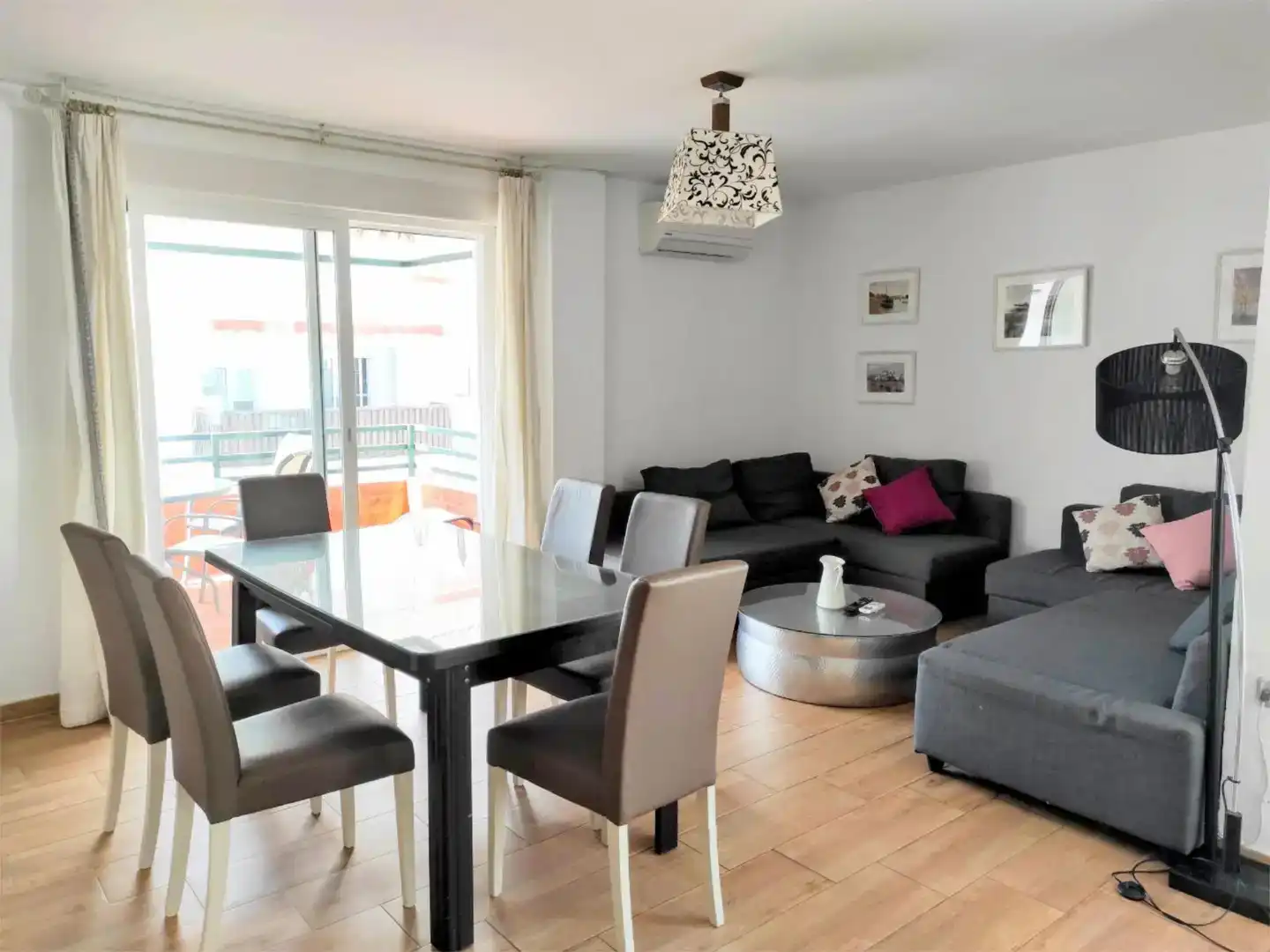 Wohnzimmer von Wohnung zur Miete in Almuñécar mit Klimaanlage und Balkon