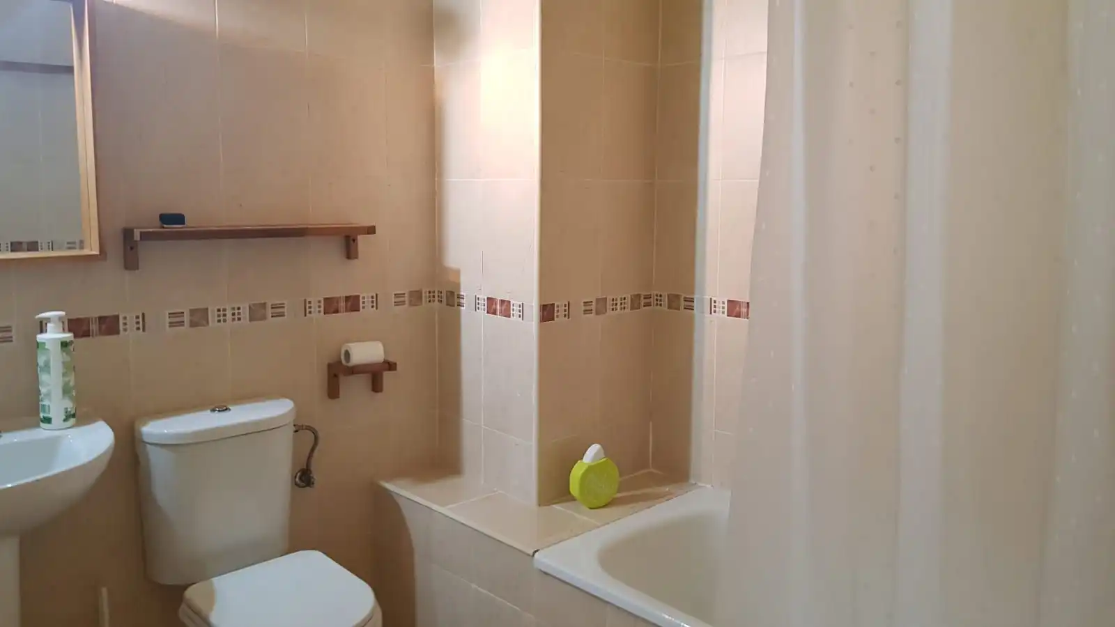 Bathroom of Apartments for rent in Málaga  with Air Conditioner, Furnished and Washing machine