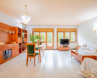 Living room of Single-family semi-detached for sale in Sant Cugat del Vallès  with Air Conditioner, Terrace and Storage room