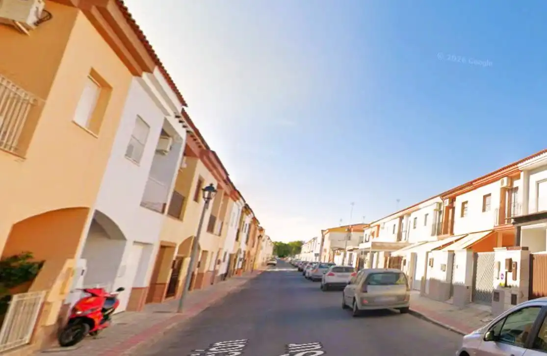 Vista exterior de Casa o xalet en venda en Utrera amb Calefacció, Terrassa i Traster