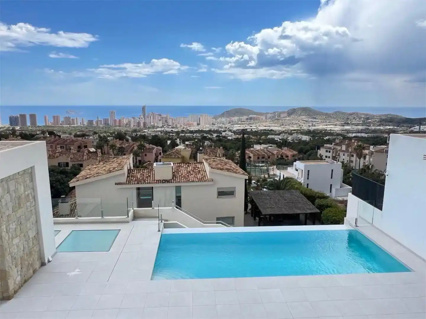 Piscina de Casa o chalet de alquiler en Benidorm con Aire acondicionado, Jardín privado y Trastero