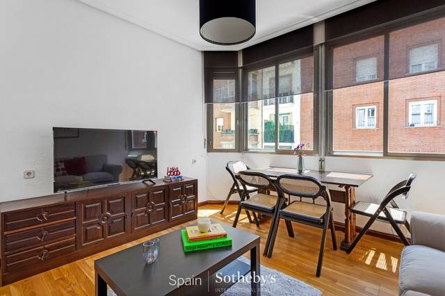 Apartamento en Venta en C. de Guzmán el Bueno en Nueva España