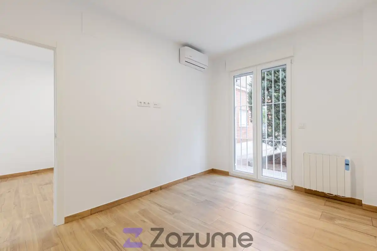 Bedroom of Flat for rent in Madrid  with Air Conditioner, Heating and Furnished