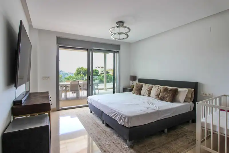Schlafzimmer von Dachboden zum Verkauf in Benahavís mit Klimaanlage, Terrasse und Schwimmbad