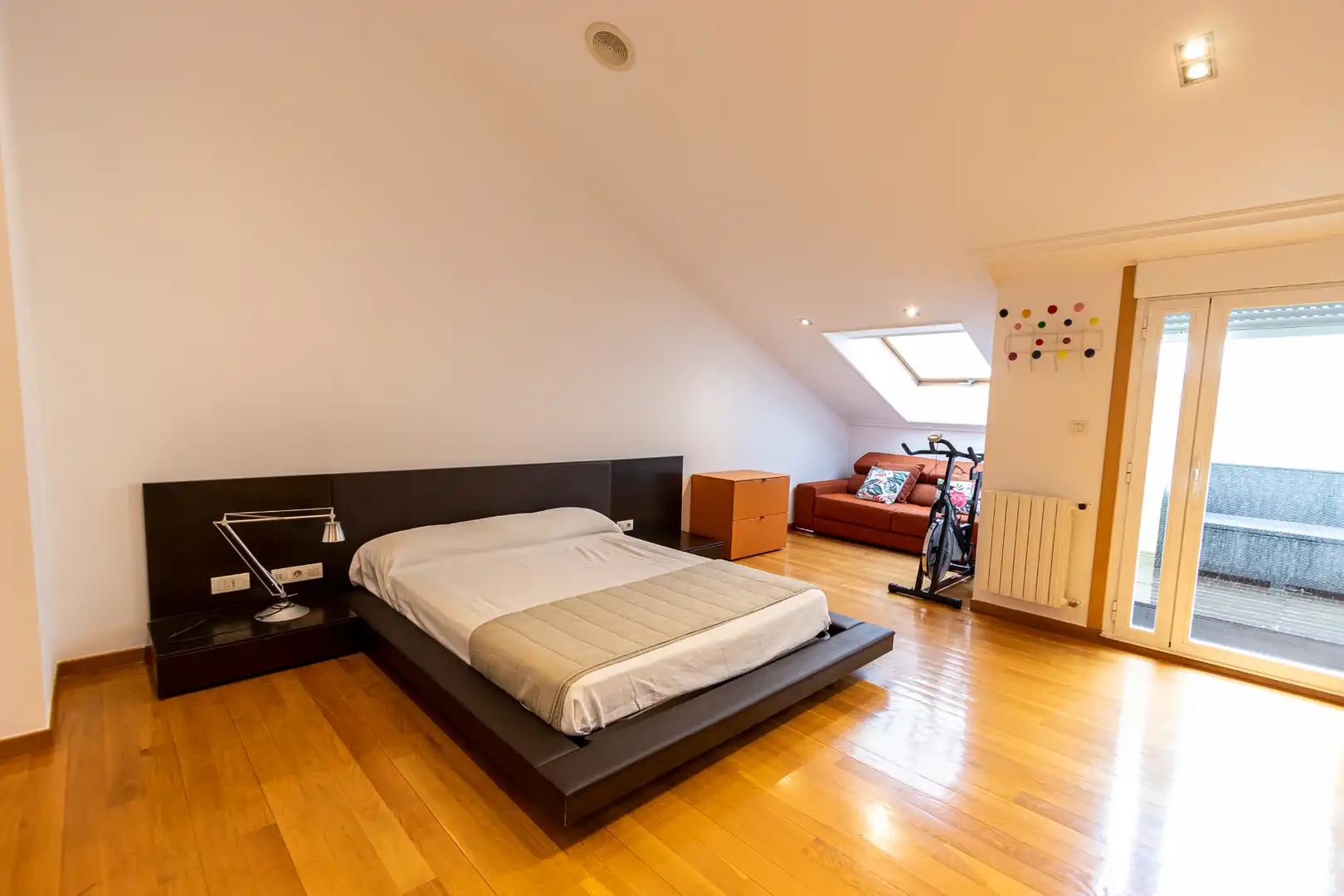 Dormitori de Dúplex de lloguer en Ourense Capital  amb Aire condicionat, Calefacció i Parquet