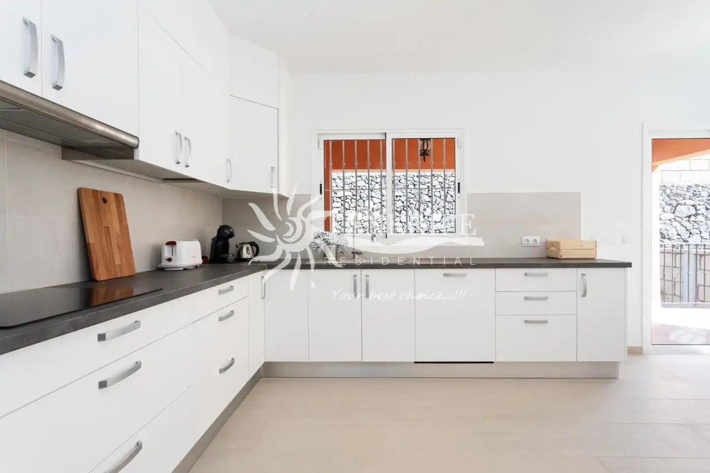 Cuina de Casa o xalet en venda en Adeje amb Aire condicionat, Terrassa i Moblat