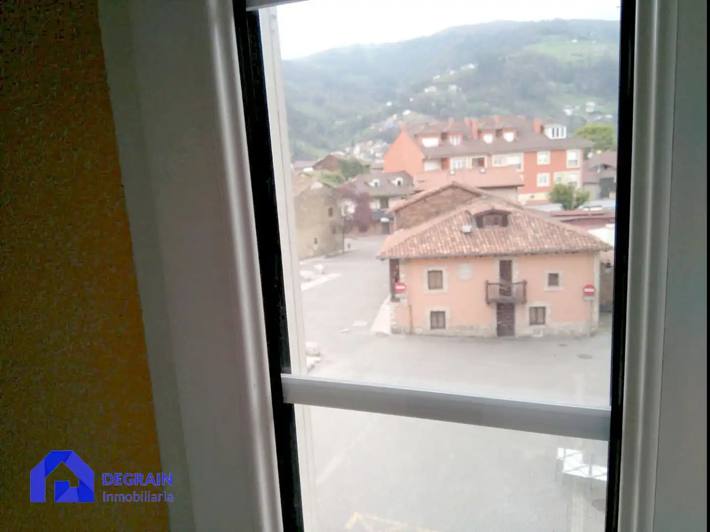 Vista exterior de Dúplex en venda en Mieres (Asturias) amb Traster