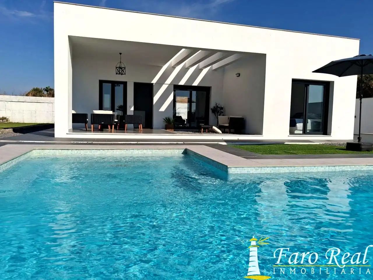 Swimming pool of Houses for rent in Sanlúcar de Barrameda  with Air Conditioner, Private garden and Swimming Pool