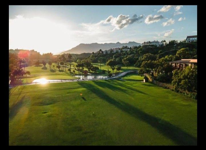 Vista exterior de Casa o xalet de lloguer en Marbella amb Aire condicionat, Calefacció i Jardí privat
