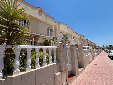 Adossat amb piscina en venda a Orihuela Costa