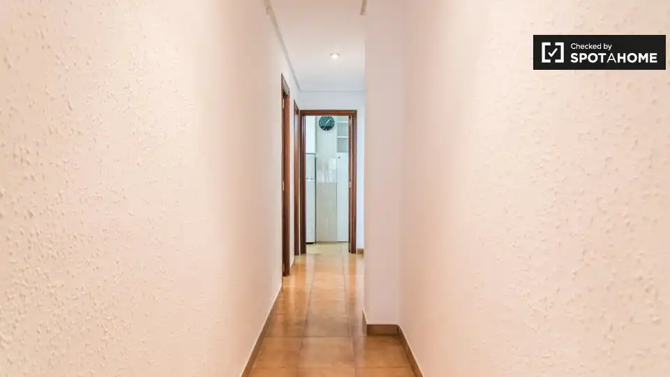 Flat for rent in Valencia  with Air Conditioner, Heating and Furnished