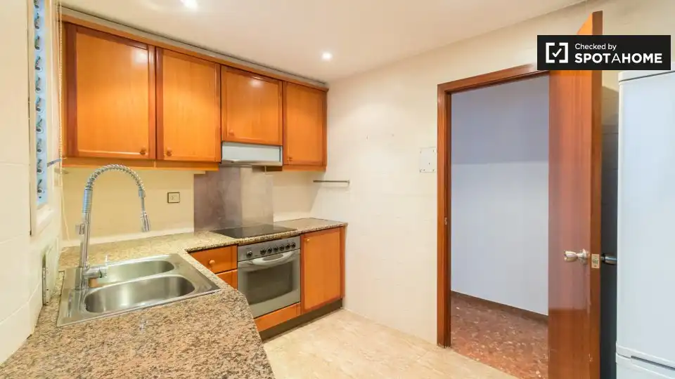 Kitchen of Flat for share in Barcelona  with Air Conditioner, Heating and Furnished