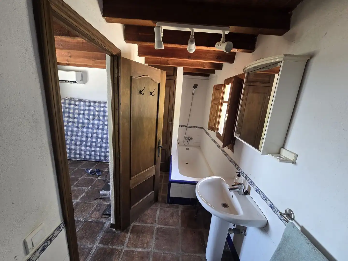 Bathroom of Houses for sale in Monda  with Air Conditioner, Terrace and Swimming Pool