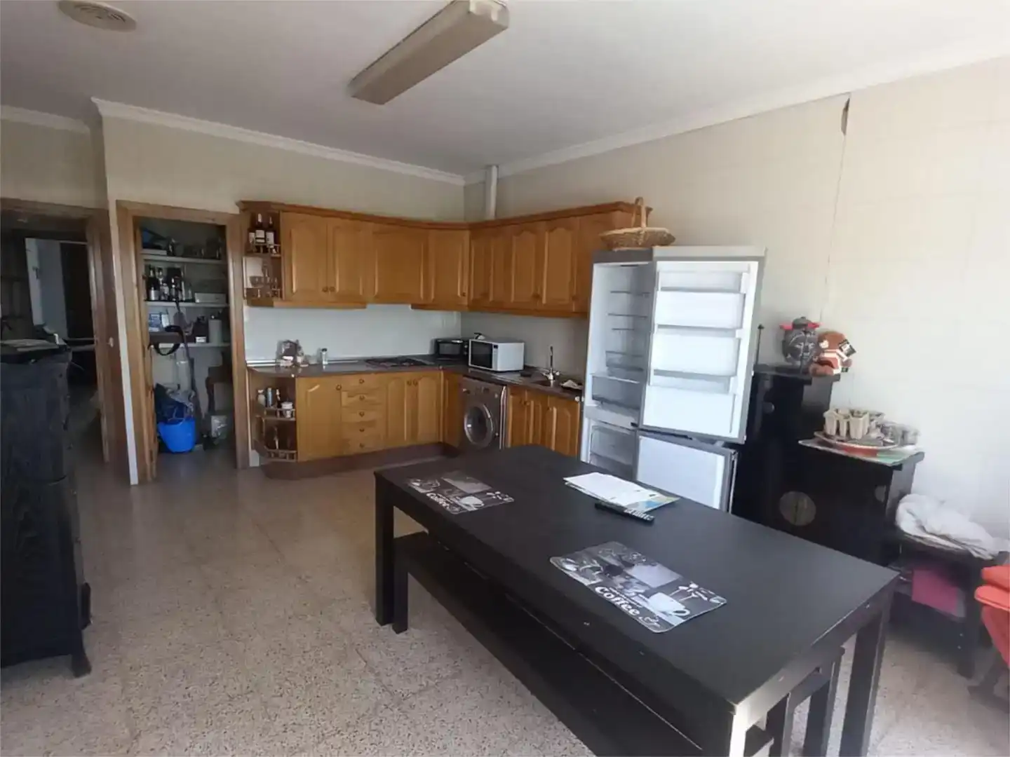 Cuina de Casa adosada en venda en Alarcón amb Moblat i Balcó