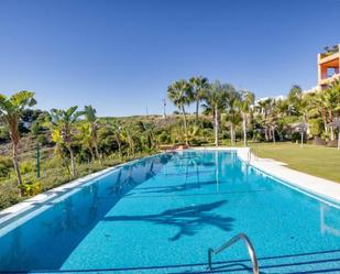 Piscina de Apartament de lloguer en Benahavís amb Aire condicionat, Terrassa i Piscina