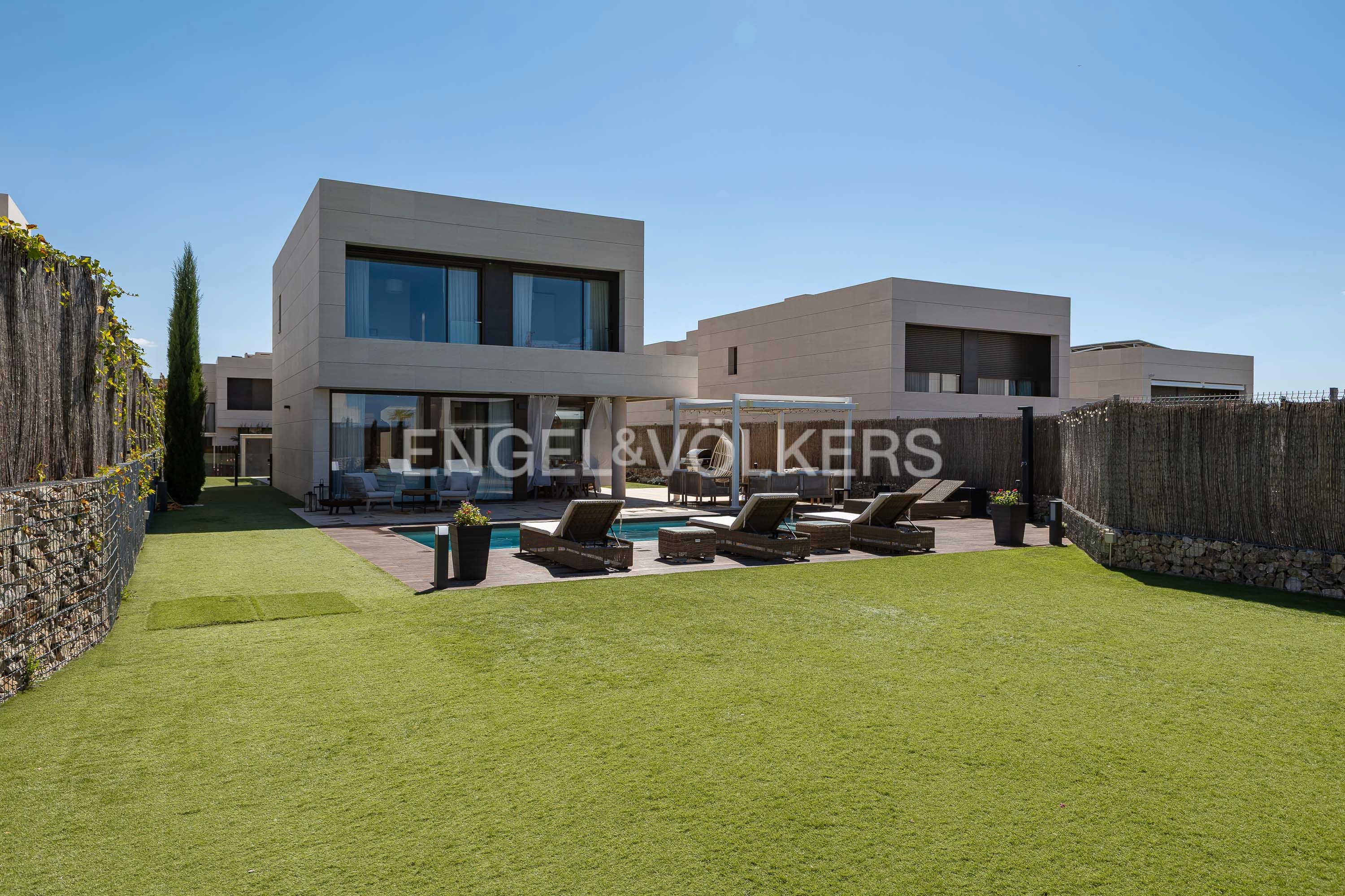 Exterior view of House or chalet to rent in Majadahonda  with Air Conditioner, Heating and Private garden