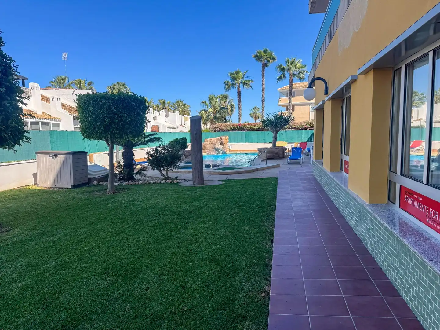 Piscina de Apartamento de alquiler en Orihuela con Aire acondicionado, Calefacción y Jardín privado