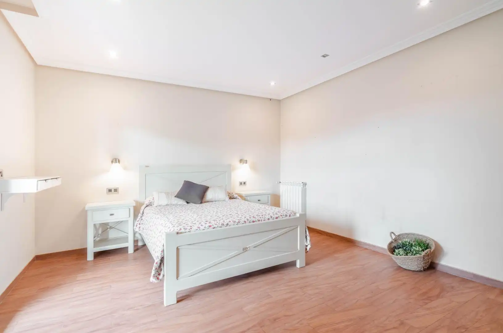 Habitación de Casa o chalet en venta en Santo Adriano con Calefacción, Piscina y Alarma