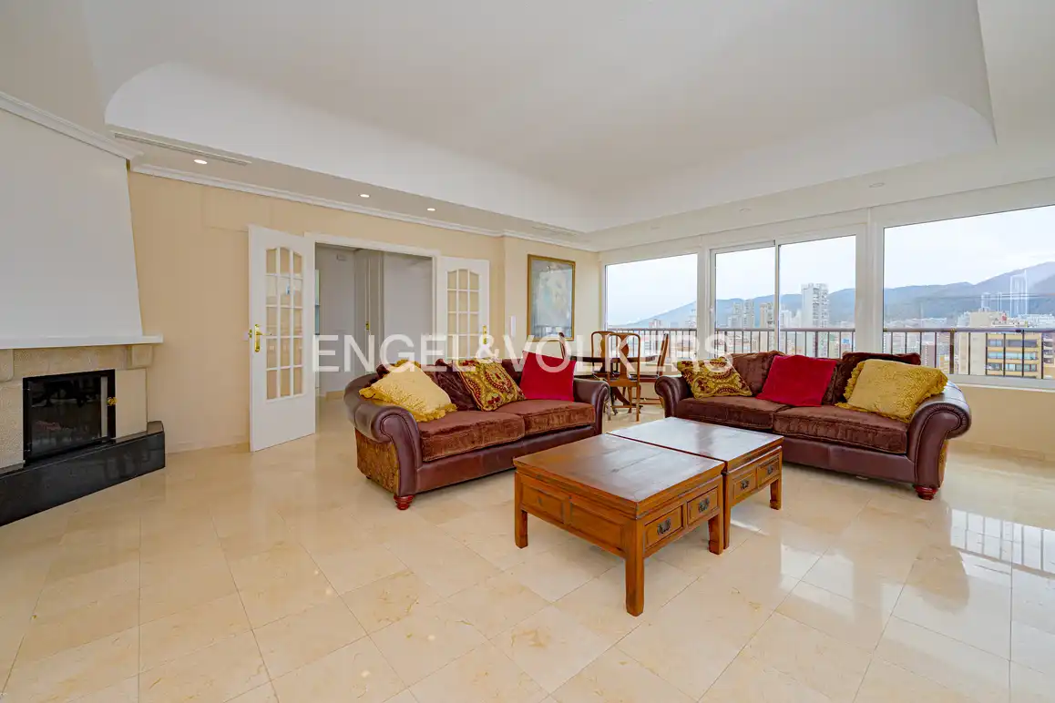 Wohnzimmer von Dachboden zum Verkauf in Benidorm mit Klimaanlage und Terrasse