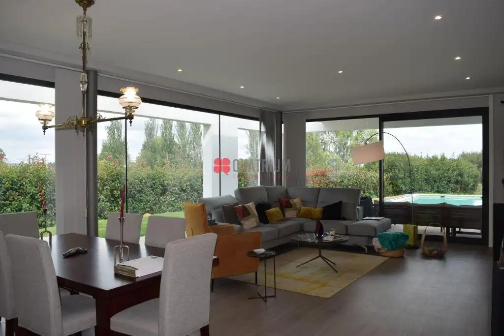 Sala d'estar de Casa o xalet en venda en Teo amb Calefacció, Jardí privat i Terrassa