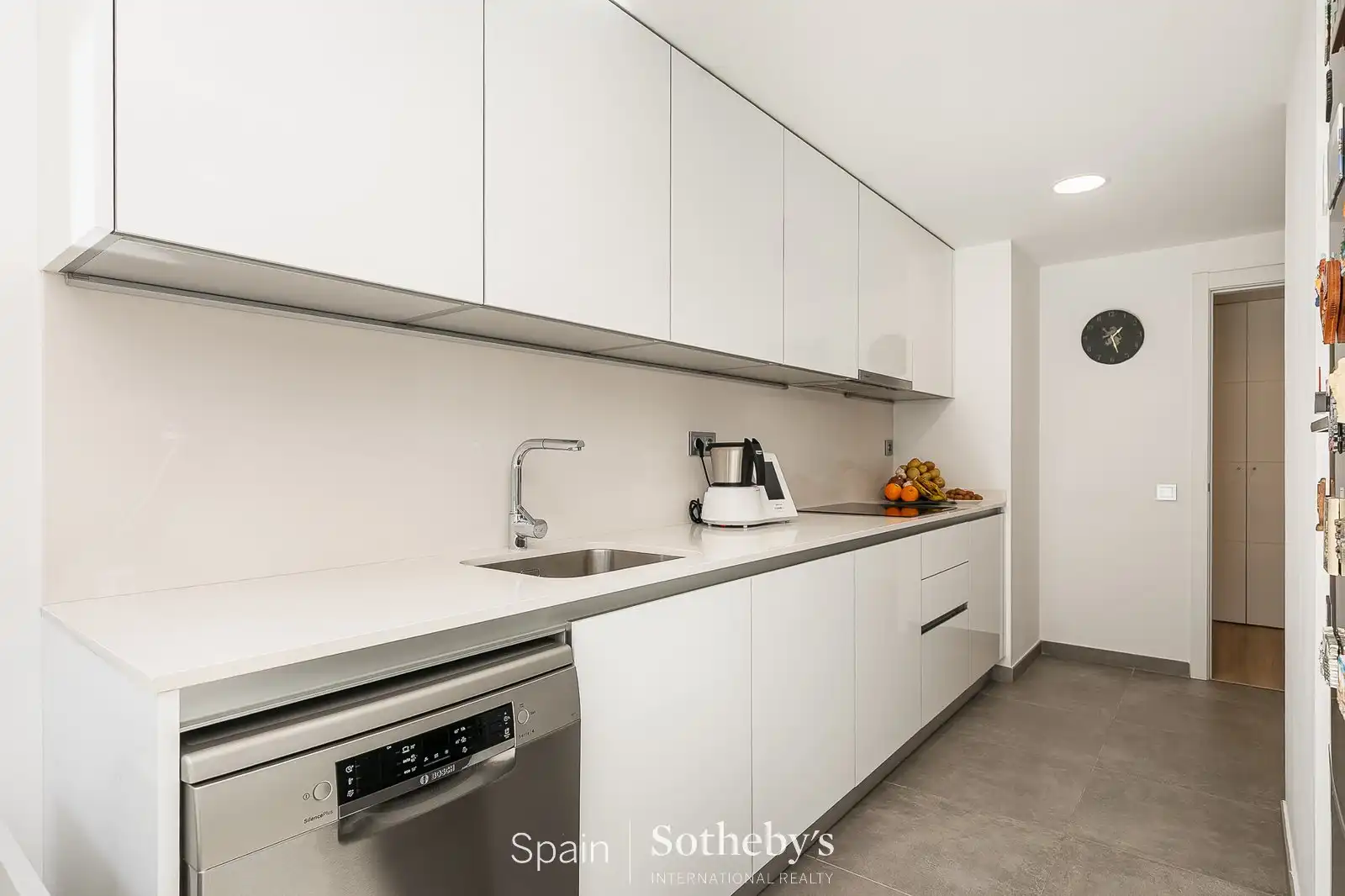 Cuina de Apartament en venda en Sitges amb Aire condicionat, Jardí privat i Jacuzzi