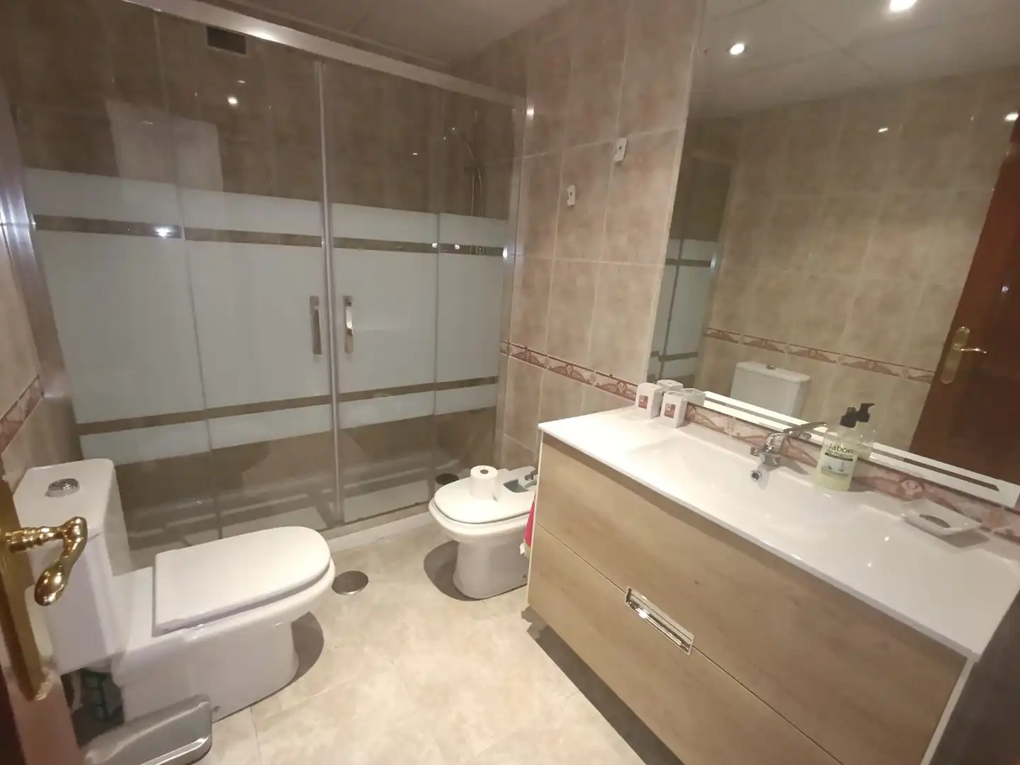 Bathroom of Flat for rent in Linares  with Air Conditioner, Heating and Storage room