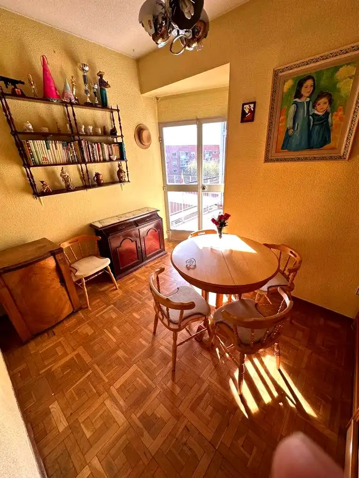 Comedor de Piso en venta en Madrid con Calefacción, Terraza y Amueblado