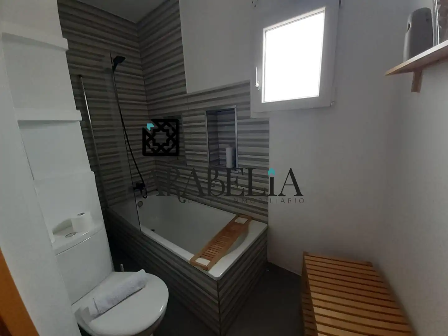 Bathroom of Flat for sale in Córdoba  with Air Conditioner and Terrace