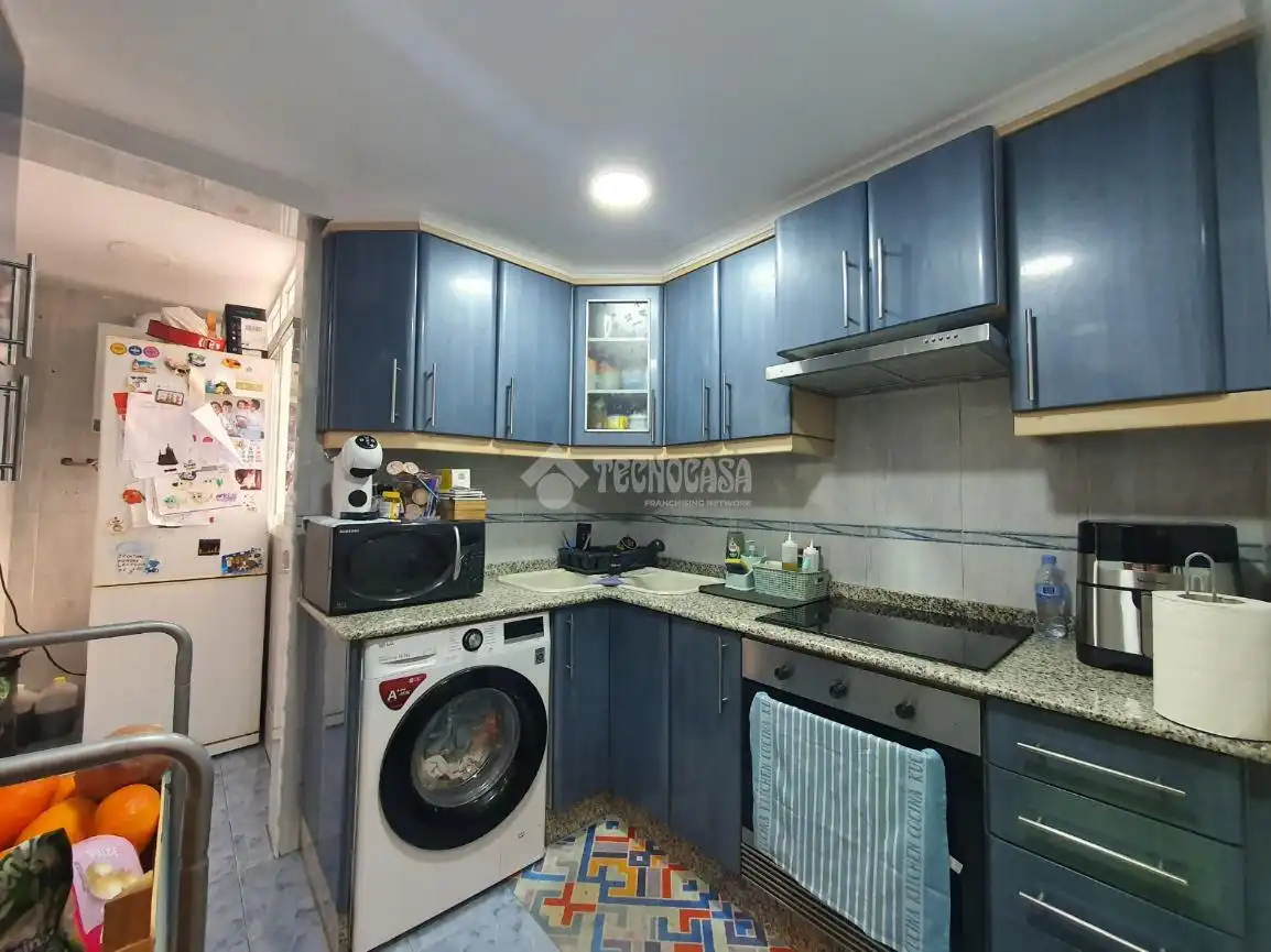 Kitchen of Flat for sale in Valencia  with Air Conditioner, Parquet flooring and Balcony