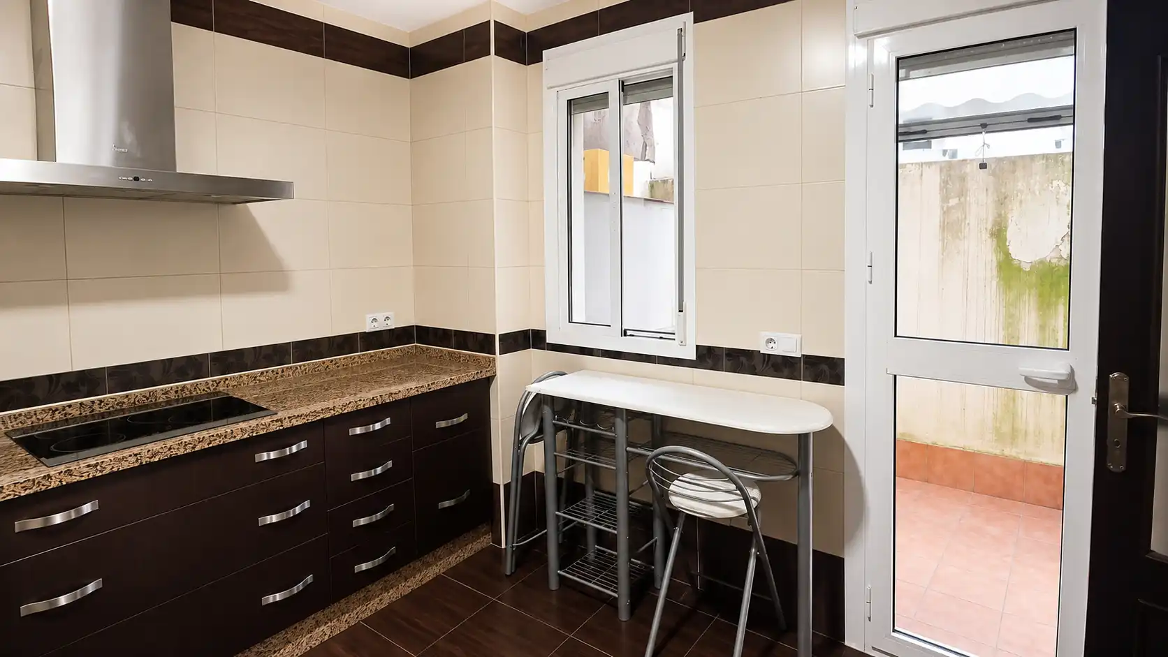 Cocina de Casa adosada en venta en Lora del Río con Aire acondicionado, Terraza y Trastero